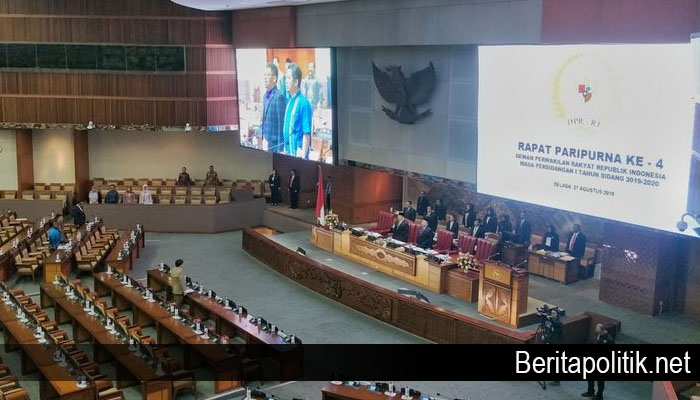 Jokowi Umumkan Ibu Kota Baru DPR Berikan Pendapat